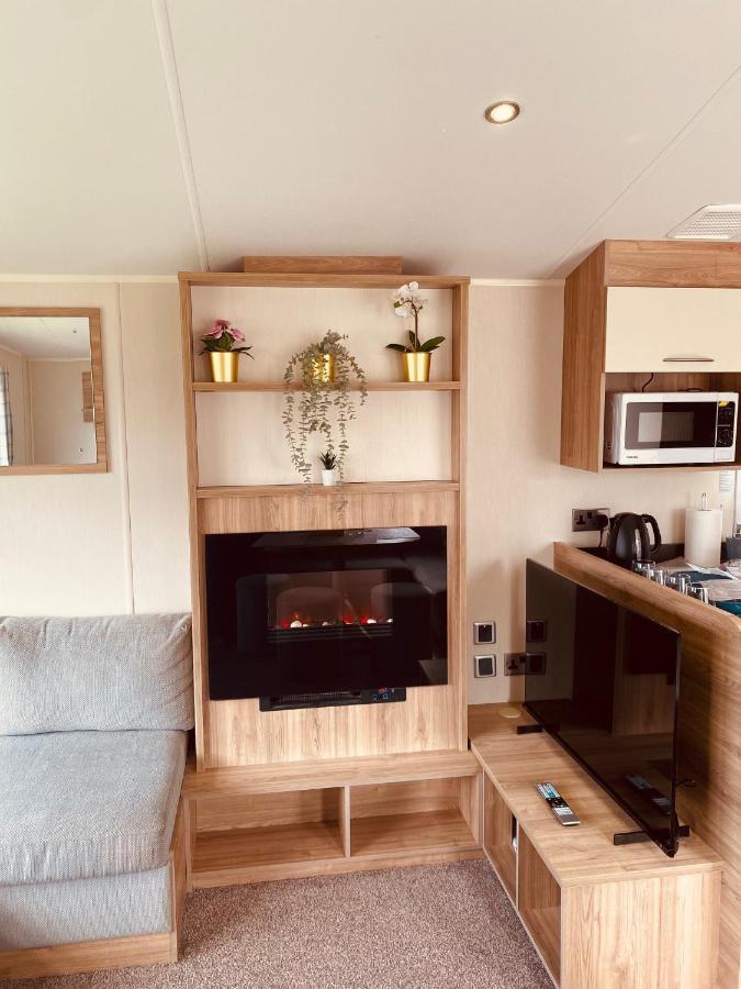 8 Bed Sun Decked Caravan Unlimited High Speed Wifi And Fun At Seawick Holiday Park 滨海克拉克顿 外观 照片