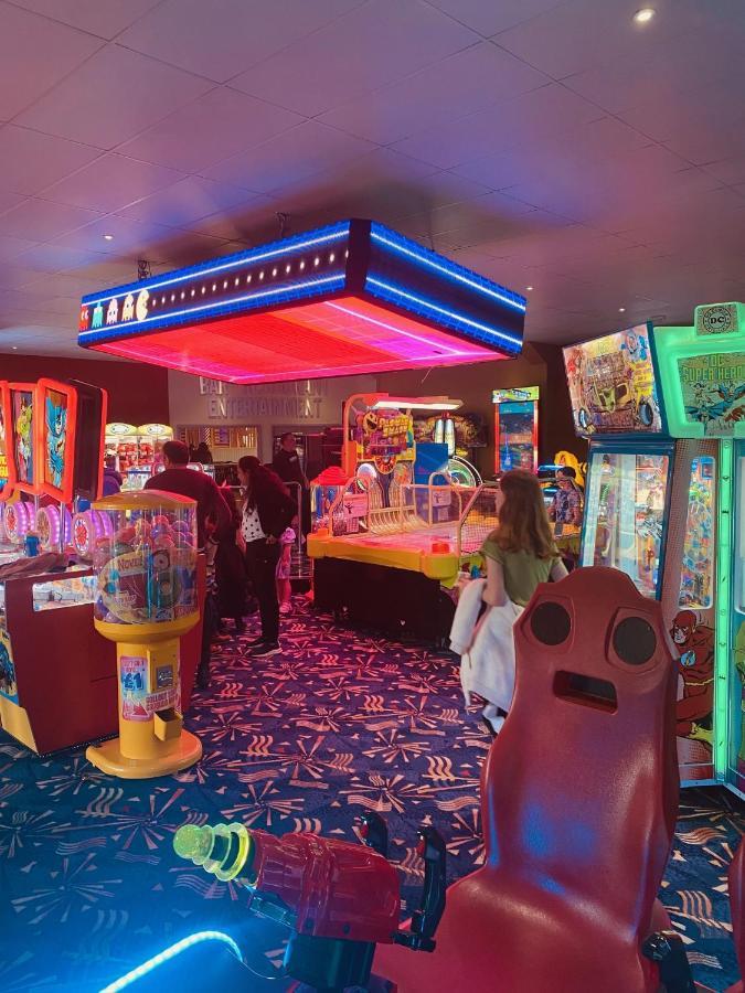 8 Bed Sun Decked Caravan Unlimited High Speed Wifi And Fun At Seawick Holiday Park 滨海克拉克顿 外观 照片