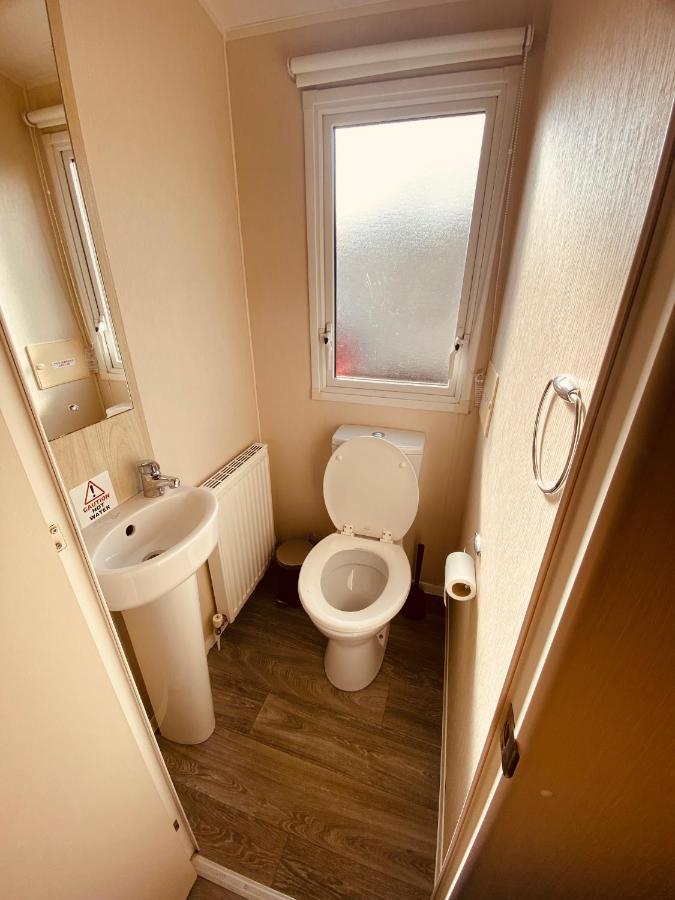 8 Bed Sun Decked Caravan Unlimited High Speed Wifi And Fun At Seawick Holiday Park 滨海克拉克顿 外观 照片