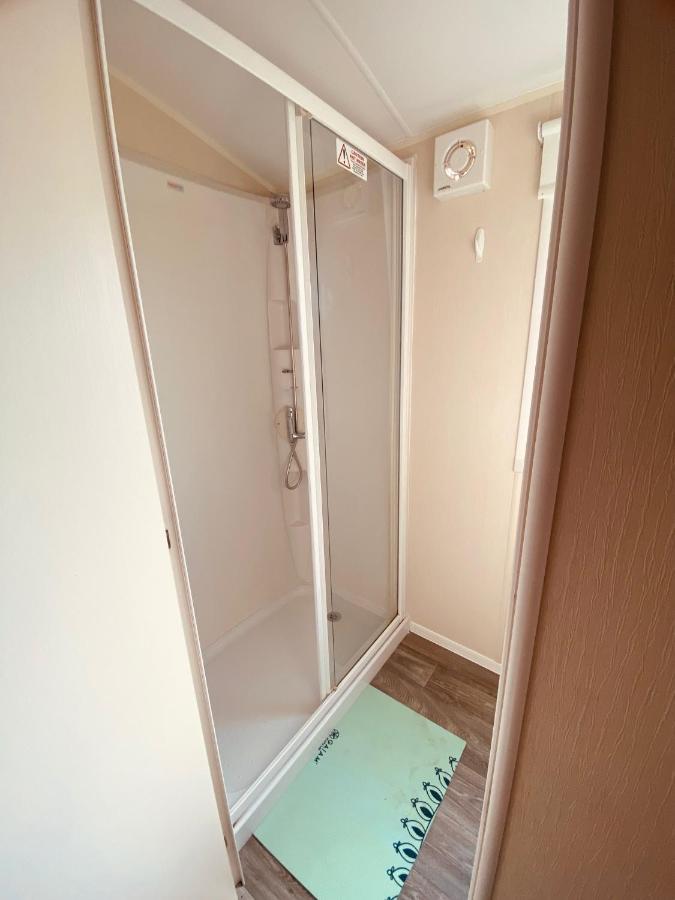 8 Bed Sun Decked Caravan Unlimited High Speed Wifi And Fun At Seawick Holiday Park 滨海克拉克顿 外观 照片