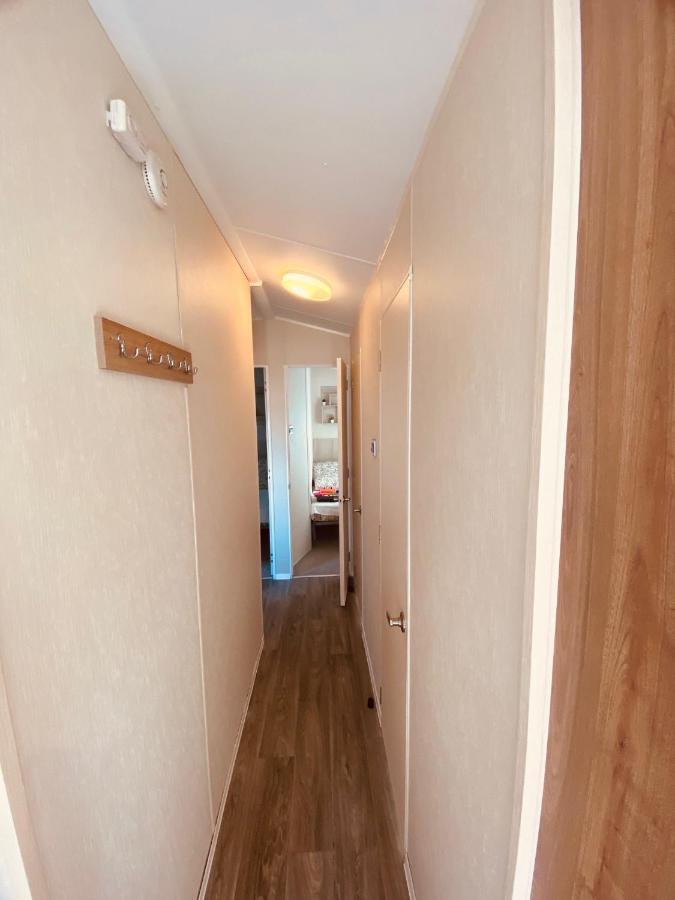 8 Bed Sun Decked Caravan Unlimited High Speed Wifi And Fun At Seawick Holiday Park 滨海克拉克顿 外观 照片