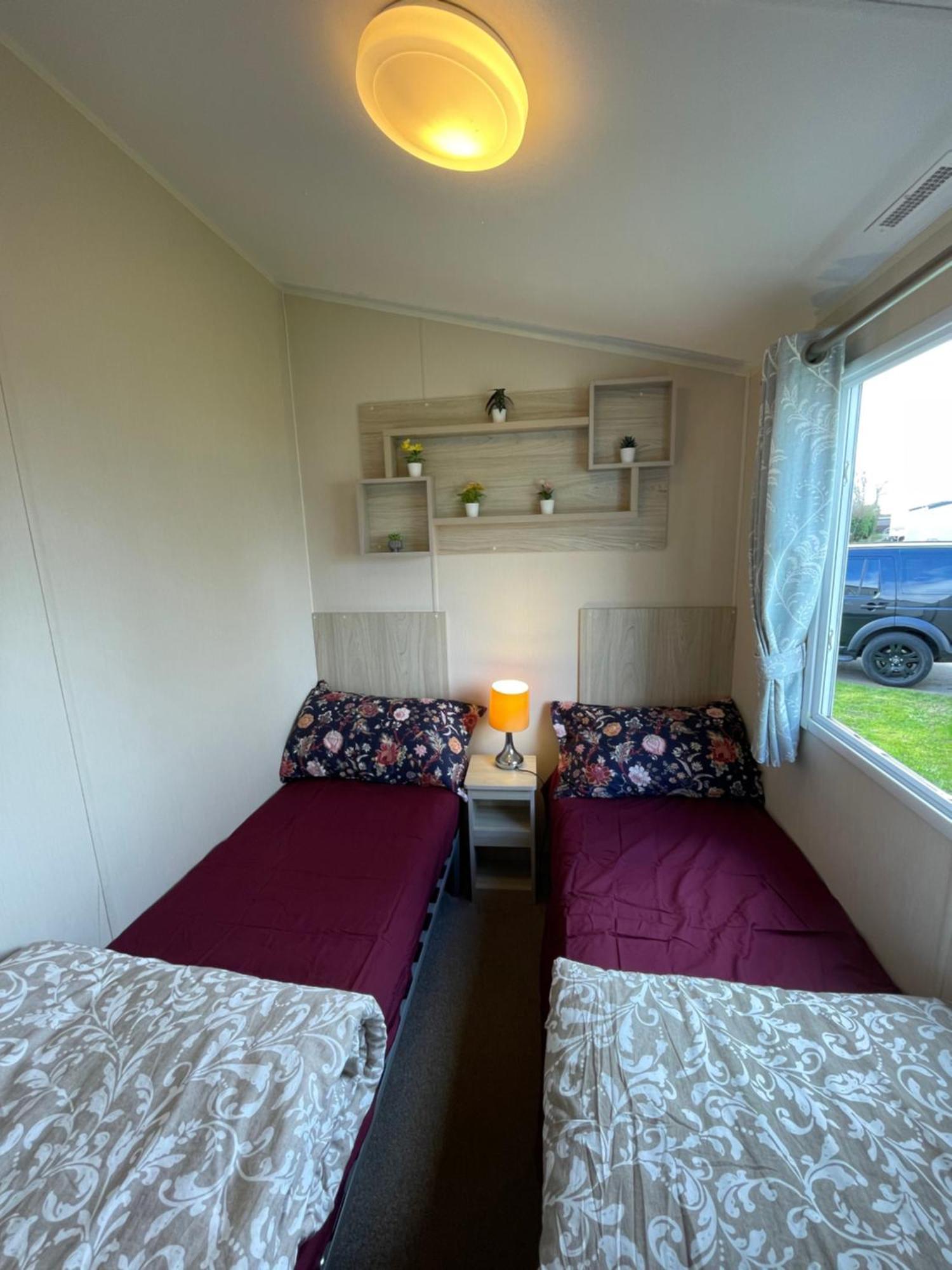 8 Bed Sun Decked Caravan Unlimited High Speed Wifi And Fun At Seawick Holiday Park 滨海克拉克顿 外观 照片