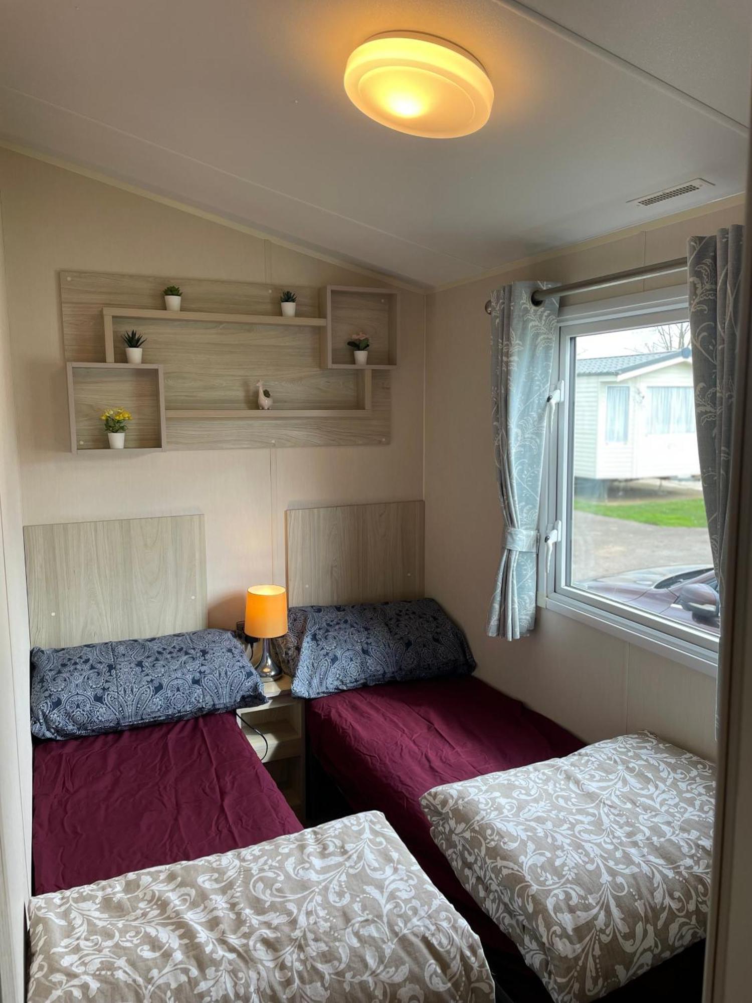 8 Bed Sun Decked Caravan Unlimited High Speed Wifi And Fun At Seawick Holiday Park 滨海克拉克顿 外观 照片